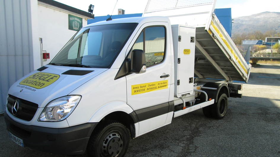 Mercedes-camion-benne-basculante